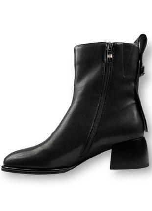 Женские кожаные деми ботинки черные с квадратным носком на широком каблуке h1216-z1095-2155 brokolli 25182 фото