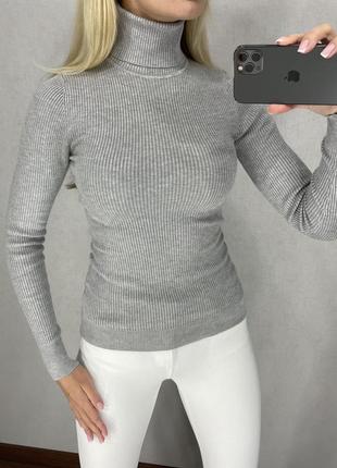 Серый теплый гольф в рубчик. amisu. размеры уточняйте.