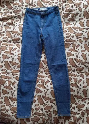Bershka стрейчевые джинсы eur 34