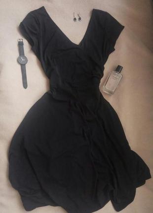 Прекрасна чорна сукня (little black dress)