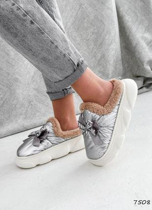 Серебристые дутые тапки тапочки автоледи с бантом бантиком мехом на меху белой...