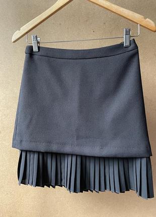 Стильная юбка с декоративной подкладкой1 фото