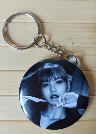 Брелок закатной лалиса монобан black pink блэк пинк