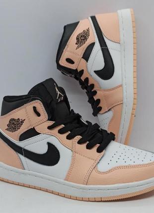 Кроссовки в стиле nike air jordan женские розовые с белым кожаные высокие