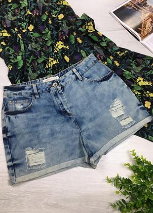 Джинсовые шорты с потертостями