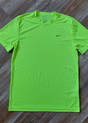 Яскрава чоловіча футболка nike challenger dri-fit