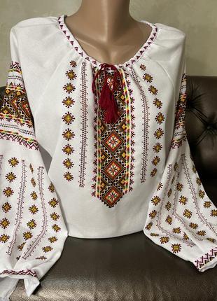 Стильна жіноча вишиванка на білому домотканому полотні ручної роботи. ж-2164