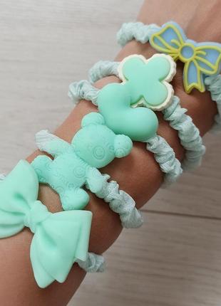 Набор резинок для волос.