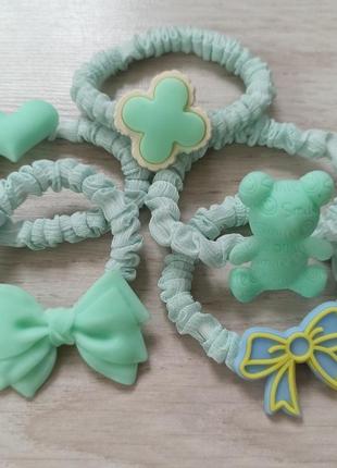 Набор резинок для волос.