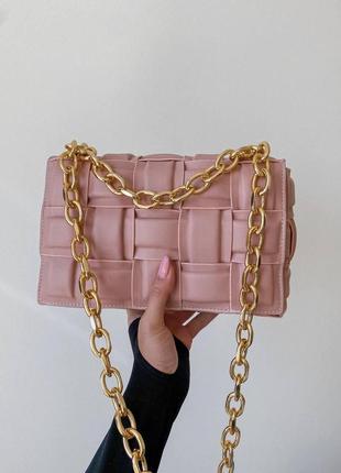 Жіноча сумка боттега венета рожева bottega veneta pink штучна шкіра the chain cassette