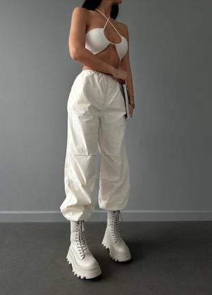 Женские белые брюки парашюты тренд 2023