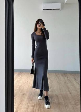 Женское длинное серое элегантное облегающее приталенное базовое платье тренд 2023