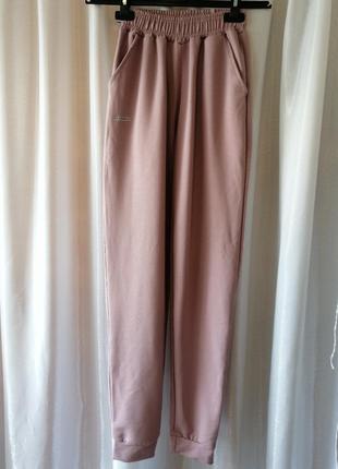 Спортивные прогулочные штаны два боковых кармана отличное качество ровные швы полуобхват талии 27 см