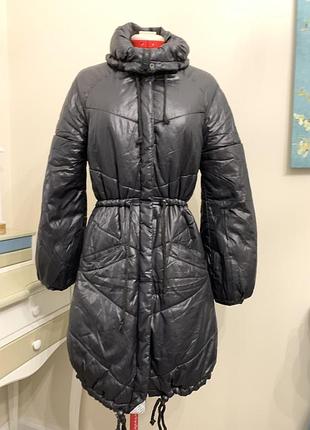 Стильный пуховик на синтепоне из глянцевой ткани