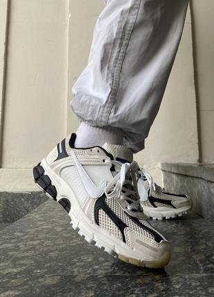 Женские кроссовки nike zoom vomero 5 beige white black