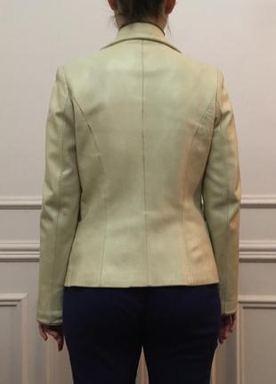 Женская кожаная куртка. в хорошем состоянии. размер 48.4 фото