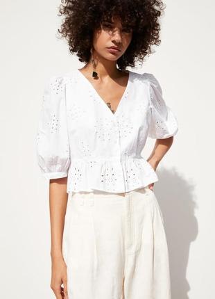 Біла бавовняна блузка прошва рішельє zara з баскою