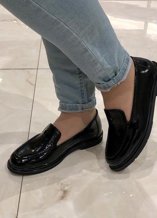 Женские лаковые турецкие туфли на низком ходу черные слиперы 15120 corta mussi 29554 фото