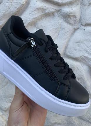 Жіночі кеди на високій білій підошві