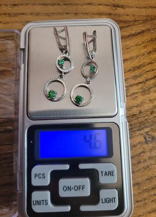 Продам серебряные серьги с зеленым фианитом