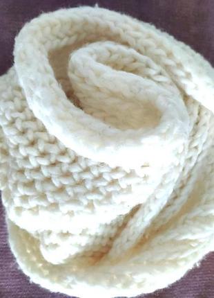Белый шарф, хомут снуд теплый вязаный мягкий.1 фото