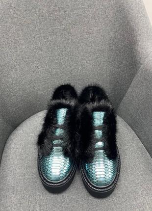 Блискучі блакитні черевики кеди з хутром норки на масивній підошві5 фото