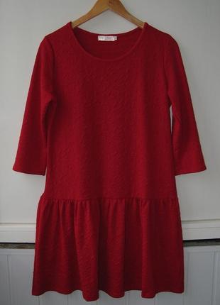 Сукня з фактурної тканини