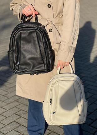 Італійський рюкзак шкіряний жіночий місткий стильний світло-бежевий1 фото
