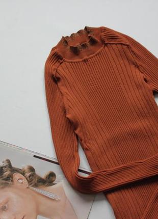 Классный свитерок джемпер в рубчик  коричневый под горло м 103 фото