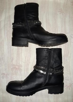 Чёрные деми кожаные ботинки на низком ходу8 фото