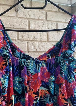 Яскравий літній сарафан