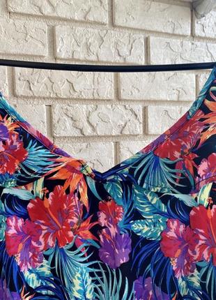 Яскравий літній сарафан