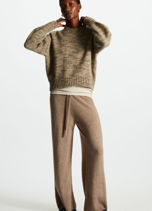 Стильный шерстяной свитер от cos. оригинал из испании1 фото