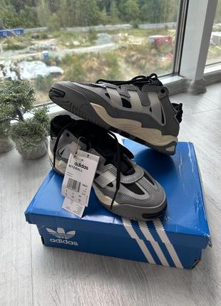 Кросівки adidas