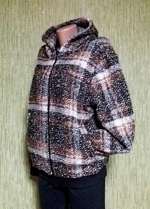 Шерстяная куртка бомбер с капюшоном в шотландскую клетку3 фото