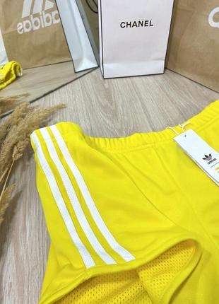 Яскраві шортики від adidas, оригінал🍋3 фото