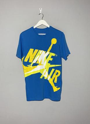 Футболка с большим логотипом nike air jordan