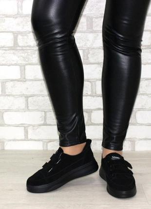 Жіночі кросівки крипери на липучках з натуральної замші чорний3 фото