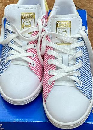 Шкіряні фірмені кросівки adidas жіночі