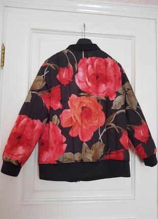 Стёганная дутая куртка бомбер ветровка с принтом роз2 фото
