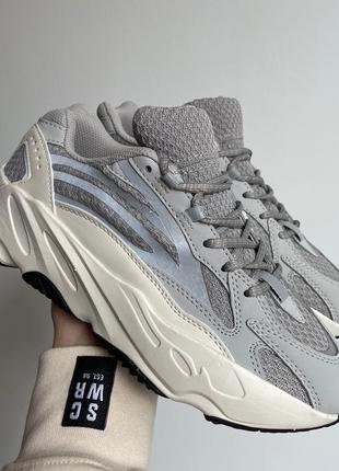 Кроссовки yeezy boost 700 v2 static1 фото