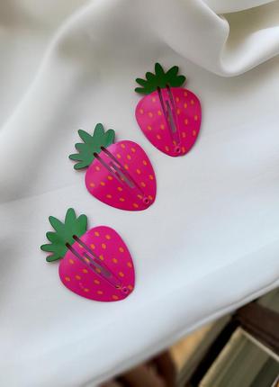 Заколки для волосся "полунички"