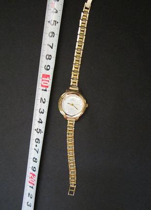 Годинник жіночий наручний "n" із камінчиками. робочі кварц6 фото