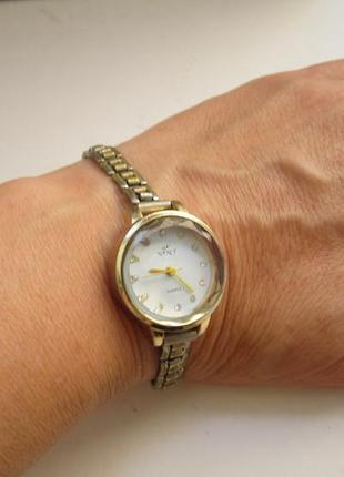 Годинник жіночий наручний "n" із камінчиками. робочі кварц8 фото