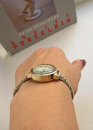 Годинник жіночий наручний "n" із камінчиками. робочі кварц9 фото