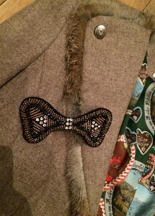 Ефектна шпилька-брошка з бісеру бантик 2