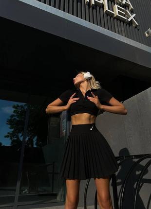 Костюм спортивный топ юбка плиссе в стиле nike белый черный2 фото