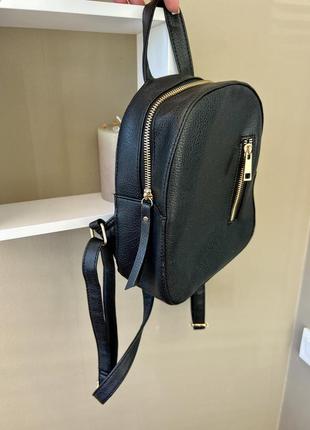 Маленький рюкзак чёрный на замке качественный компактный стильный экокожа