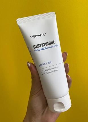 Зволожуючий гель-пінка для вмивання medi-peel glutathione hyal aqua foaming gel cleanser, 150 мл