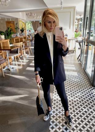 Блуза молочного цвета с рефленным воротником7 фото